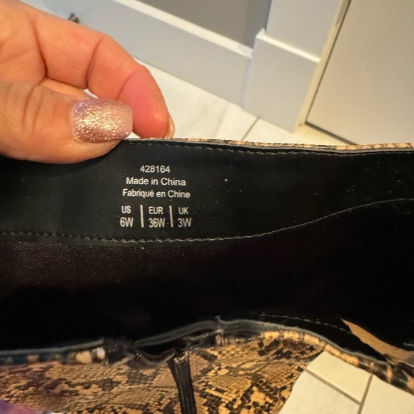 Wide calf snake skin knee high boots - Picture 2 of 5